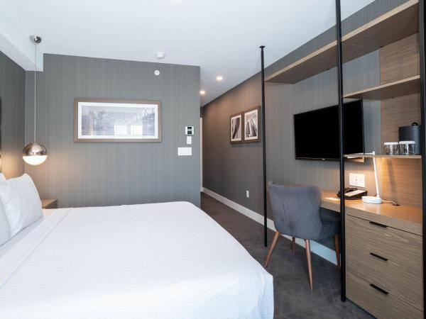 Sandman Signature Calgary Airport Hotel : photo 2 de la chambre chambre signature lit king-size