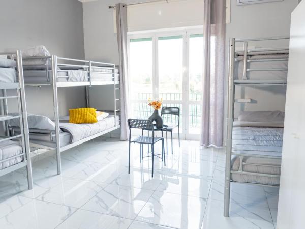 Hostel Partenope : photo 7 de la chambre lit dans dortoir mixte de 6 lits