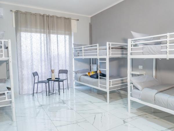 Hostel Partenope : photo 4 de la chambre lit dans dortoir mixte de 6 lits