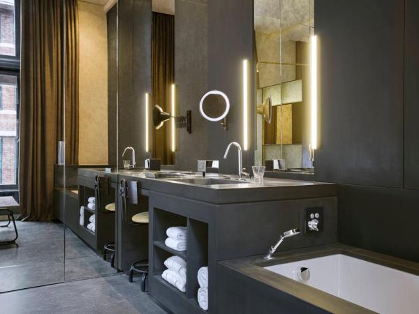 W Amsterdam : photo 9 de la chambre grande chambre sublime bank lit king-size avec baignoire