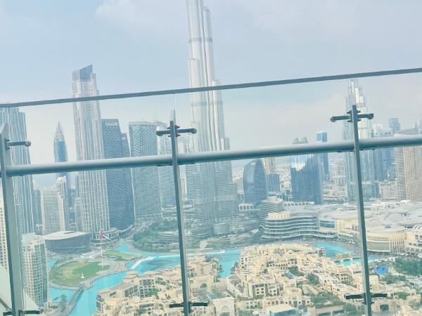 Walking distance to dubai mall Full burj Khalifa view and fountain view new year full fireworks view 2BR : photo 5 de la chambre chambre quadruple avec balcon