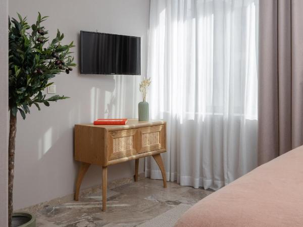 Numa Suites & Lofts Athens : photo 4 de la chambre chambre double ou lits jumeaux supérieure avec vue sur ville