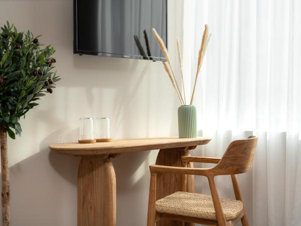 Numa Suites & Lofts Athens : photo 9 de la chambre chambre double ou lits jumeaux supérieure avec vue sur ville