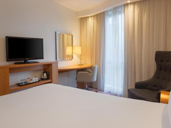 Hampton by Hilton London Waterloo : photo 8 de la chambre chambre lit queen-size