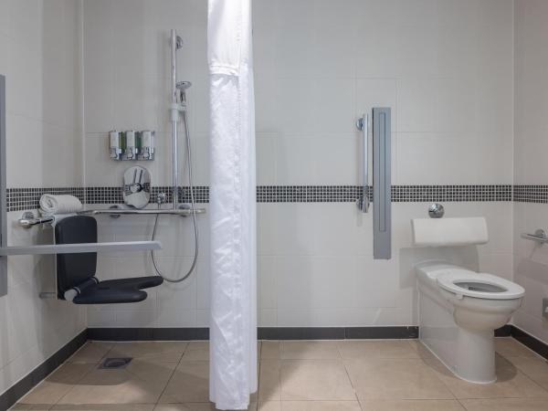 Hampton by Hilton London Waterloo : photo 8 de la chambre chambre lit queen-size - vue sur ville - accessible aux personnes à mobilité réduite