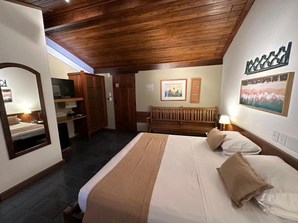 Hotel Catharina Paraguaçu : photo 8 de la chambre chambre double - vue partielle sur mer.