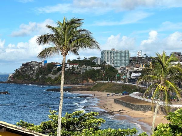 Hotel Catharina Paraguaçu : photo 3 de la chambre chambre double - vue partielle sur mer.