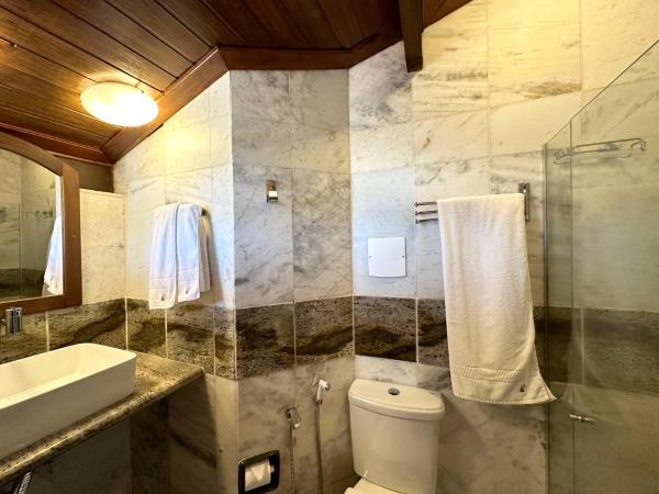 Hotel Catharina Paraguaçu : photo 10 de la chambre chambre double - vue partielle sur mer.