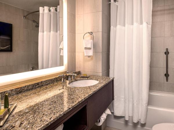 Hilton Anatole : photo 1 de la chambre atrium parlor room with murphy bed