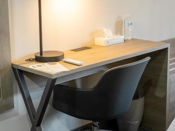 Holiday Inn Express Morelia Centro Historico : photo 3 de la chambre chambre standard avec balcon et vue sur la ville