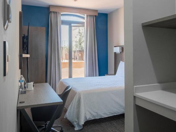 Holiday Inn Express Morelia Centro Historico : photo 3 de la chambre standard queen room with terrace and city view - central building