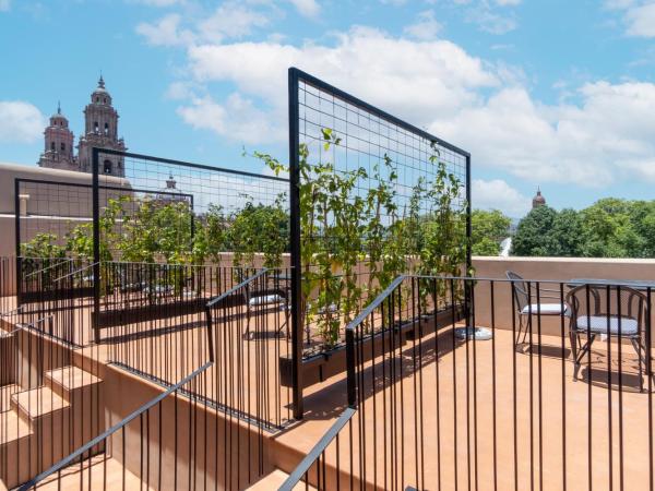 Holiday Inn Express Morelia Centro Historico : photo 1 de la chambre standard queen room with terrace and city view - central building