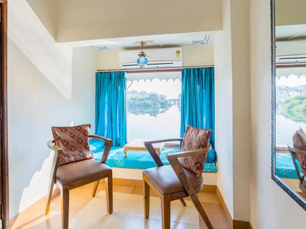 Natural Lake View Hotel : photo 4 de la chambre chambre deluxe