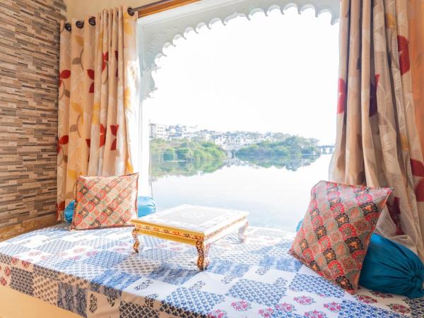 Natural Lake View Hotel : photo 8 de la chambre chambre deluxe