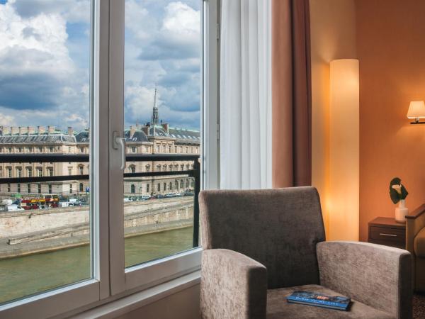 Citadines Saint-Germain-des-Prés Paris : photo 1 de la chambre appartement - vue sur seine