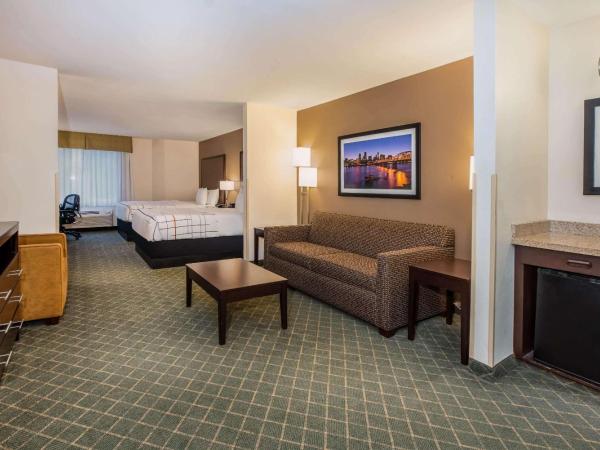 La Quinta by Wyndham Portland Airport : photo 4 de la chambre suite lit queen-size