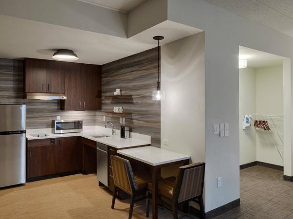 Residence Inn by Marriott Columbus Airport : photo 3 de la chambre studio with king bed and a sofa bed
