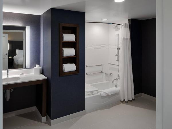 Residence Inn by Marriott Columbus Airport : photo 9 de la chambre suite 1 chambre lit king-size avec canapé-lit