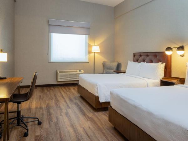Four Points by Sheraton Monterrey Airport : photo 2 de la chambre premium executive room with two queen beds