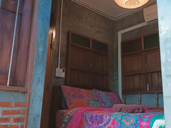 Huen Chiang Man Hostel : photo 7 de la chambre chambre double deluxe avec balcon