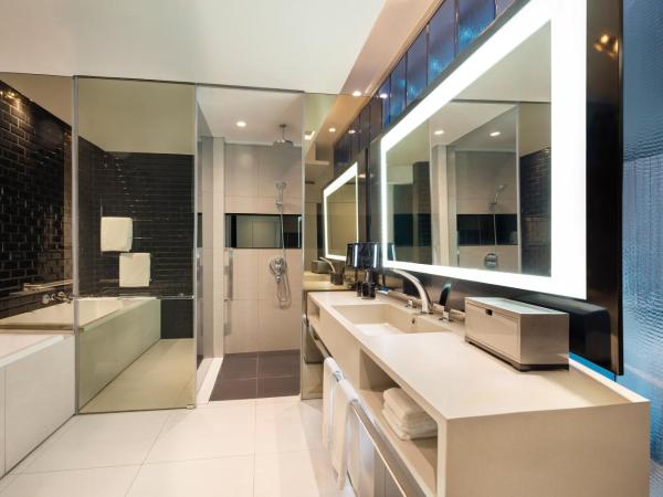 W Bangkok Hotel : photo 7 de la chambre chambre lit king-size wonderful - vue sur ville