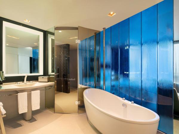 W Bangkok Hotel : photo 4 de la chambre chambre lit king-size spectaculaire - vue sur ville