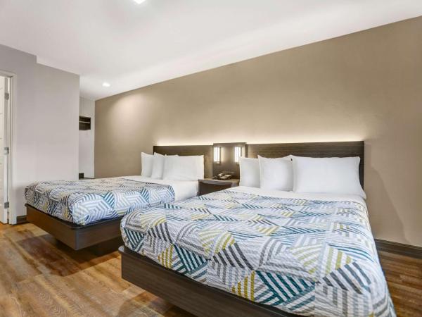 Motel 6 San Diego, CA Airport Harbor : photo 2 de la chambre chambre quadruple - non-fumeurs