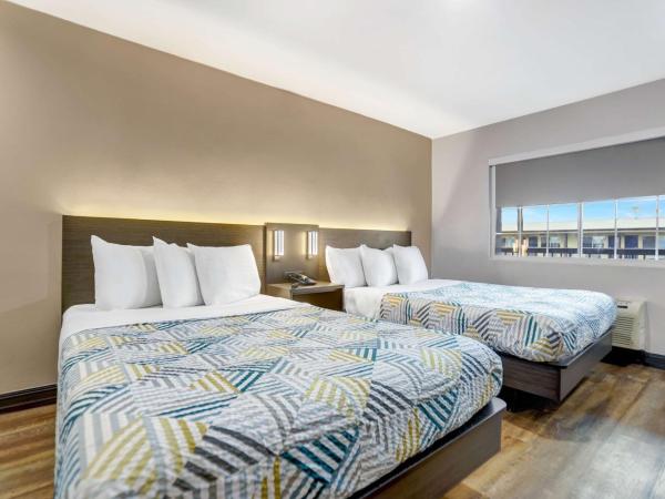 Motel 6 San Diego, CA Airport Harbor : photo 4 de la chambre chambre quadruple - non-fumeurs