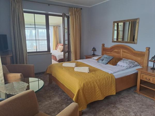 Willa Wisienka : photo 2 de la chambre cette chambre double de luxe comprend 1 chambre et un salon