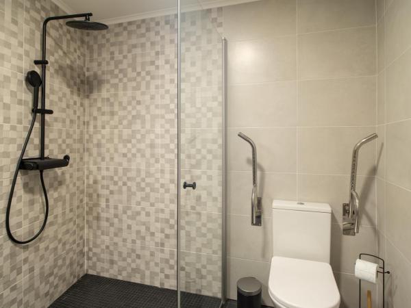 Alojamento da Avó Rosa : photo 1 de la chambre chambre double avec salle de bains privative