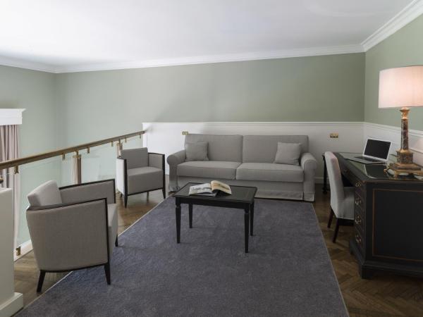 Plaza Hotel Lucchesi : photo 7 de la chambre suite familiale en duplex