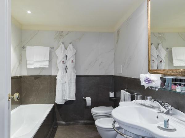 Plaza Hotel Lucchesi : photo 8 de la chambre suite familiale en duplex