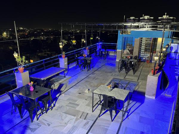 MOON NIGHT GUEST HOUSE : photo 9 de la chambre chambre double - vue sur montagne