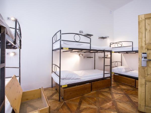 Sophie's Hostel : photo 2 de la chambre lit dans dortoir mixte de 8 lits 