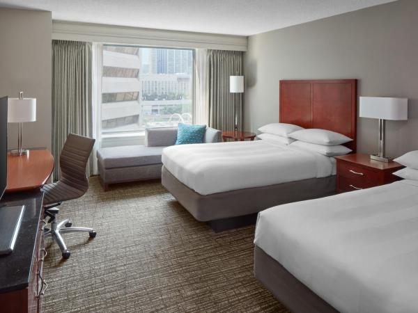 Marriott Downtown at CF Toronto Eaton Centre : photo 1 de la chambre chambre avec 2 lits doubles - vue sur place nathan phillips et sur ville