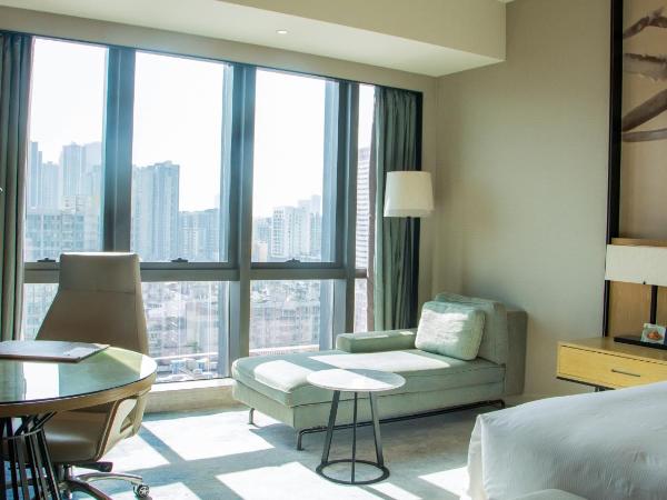 DoubleTree by Hilton Hotel Shenzhen Longhua, Near Huawei, Foxcnn, Shenzhen North Railway, Uniwalk & Uniworld Shopping Mall, Sam's Club : photo 7 de la chambre chambre lit king-size - vue sur ville