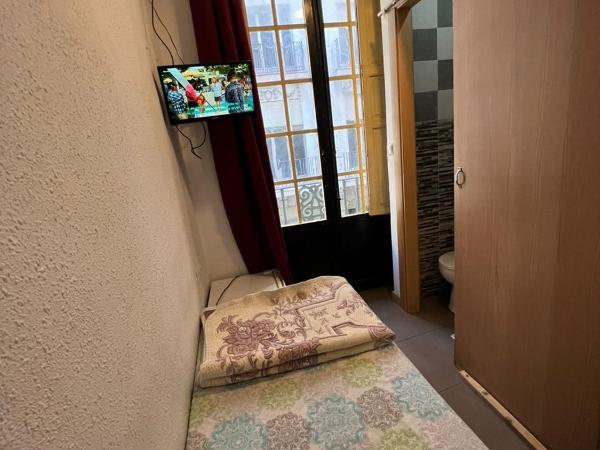 Hostal Milan : photo 1 de la chambre chambre simple avec salle de bains privative