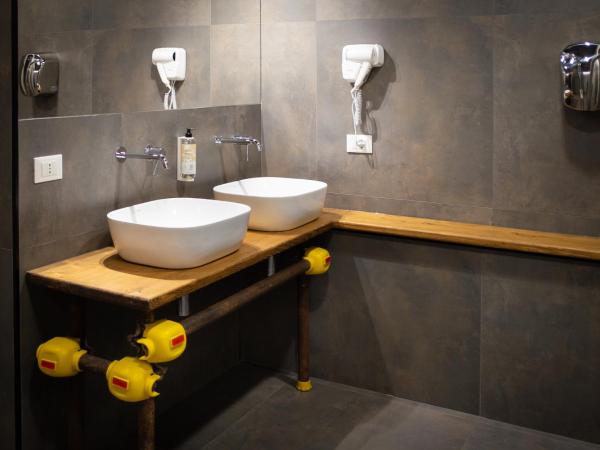 Hostelò - Luxury Hostel : photo 8 de la chambre dortoir mixte de 10 lits