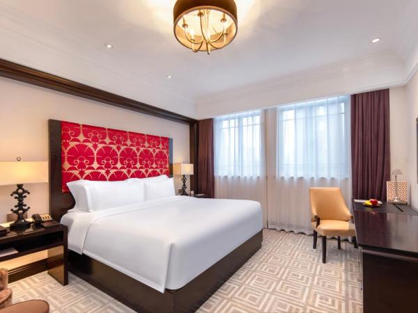 The Yangtze Boutique Shanghai - Free minibar for the first round of the day : photo 1 de la chambre shanghai grand king room - welcome fruit & welcome snacks *1 per stay ( up 2 persons )