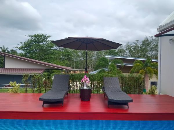 อัญมัน ลันตา Anyaman Lanta : photo 4 de la chambre suite lit queen-size - vue sur piscine