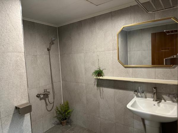 8 Hotel : photo 9 de la chambre chambre deluxe double ou lits jumeaux