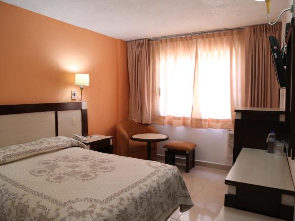 Hotel Baluarte : photo 6 de la chambre chambre standard avec un lit double