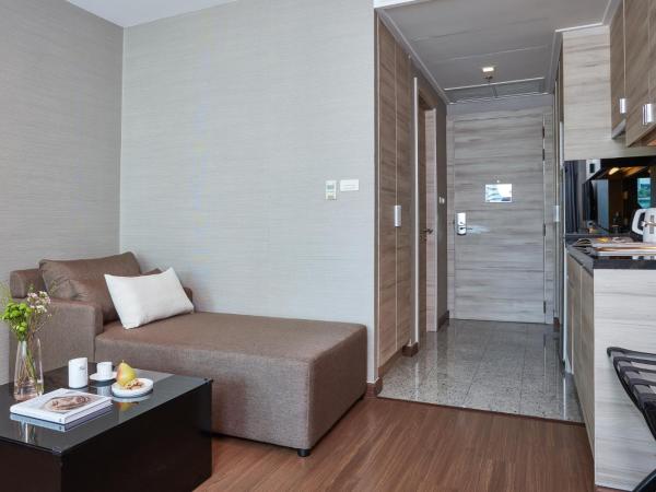 Adelphi Suites Bangkok - SHA Extra Plus : photo 6 de la chambre studio lit king-size