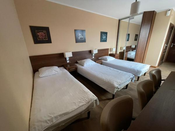 Motel Pieprzyk : photo 5 de la chambre chambre triple avec balcon