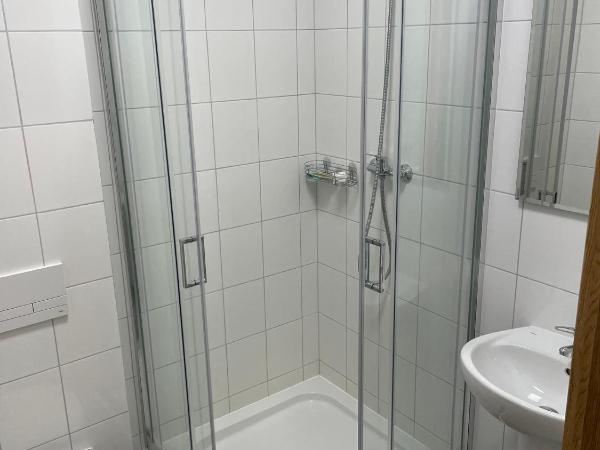 Motel Pieprzyk : photo 4 de la chambre chambre triple avec salle de bains privative