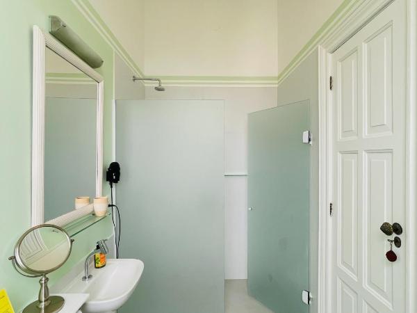 Guesthouse Bianca : photo 1 de la chambre chambre double avec balcon - vue sur mer