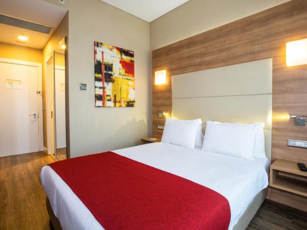 Ramada Encore Istanbul Kartal : photo 1 de la chambre chambre lit queen-size - non-fumeurs