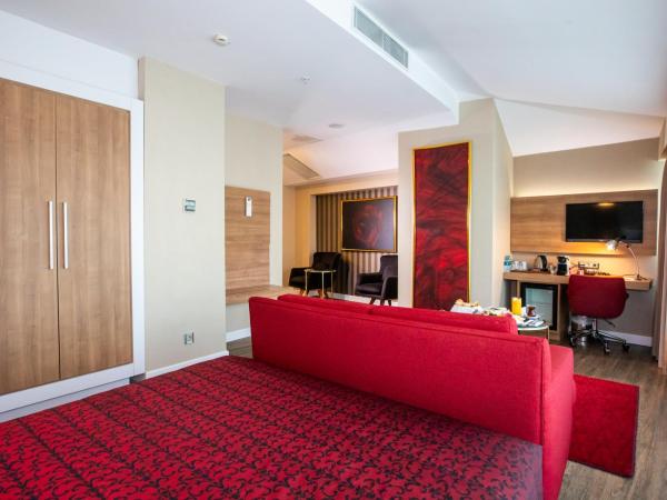 Ramada Encore Istanbul Kartal : photo 1 de la chambre suite lit queen-size