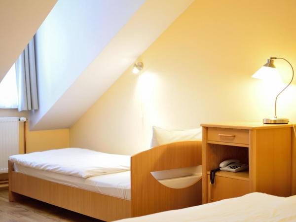 WenderEDU Business Center : photo 3 de la chambre chambre triple Économique