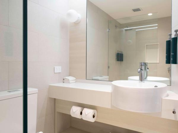 DoubleTree by Hilton Cairns : photo 3 de la chambre chambre lit king-size deluxe - vue sur mer